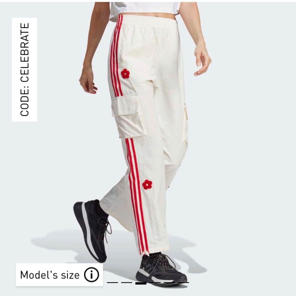 3-STRIPES CARGO PANTS WITH CHENILLE FLOWER PATCHES